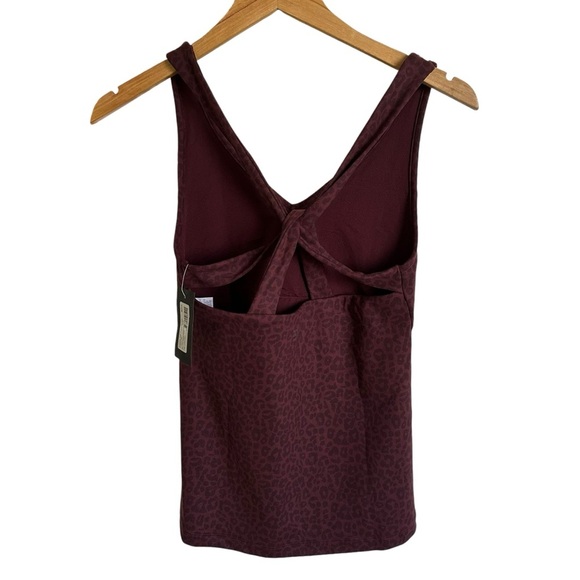 NWT Everyday Yoga size Medium Crossback Tank Top Burgundy Cheetah Print New - Picture 2 of 4